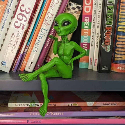 Funny Alien Drinking Beer Statue – Quirky Bar Art Figurine