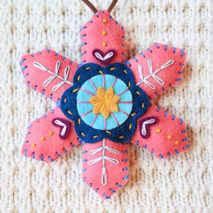 4PCS Random Color Finished DIY Christmas Snowflake Felt Ornament Kit